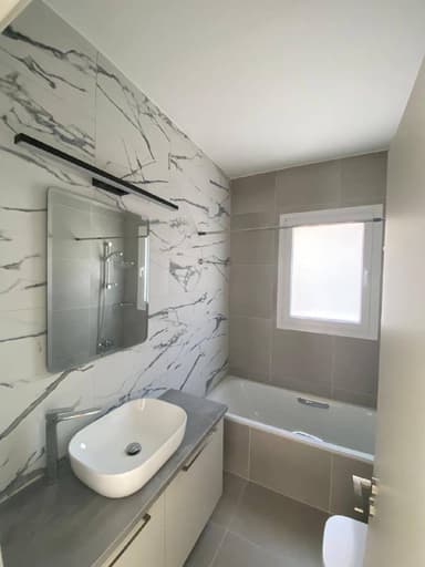 Квартира с 2 спальнями в Турзоне Мутаяки, Дель Мар - 1800 EUR