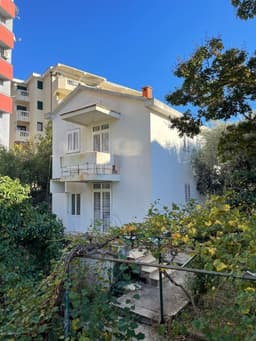 Дом в Петровце - 370000 EUR, ТОП локация, 250м до пляжа