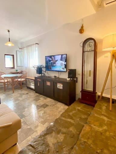 Аренда двухэтажного дома в Баре с видом на море за 750 EUR в месяц