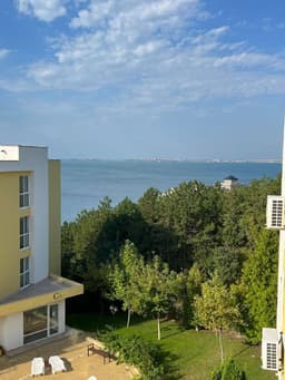 Просторные трехкомнатные апартаменты в Свети Власе с видом на море за 98000 EUR