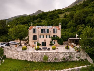 Сдается Villa Mona Lisa в Будве – идеальное место для отдыха у моря за 2000 EUR/ночь!