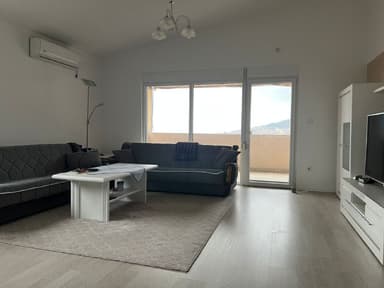 Сдам квартиру в Бьелиши за 800 EUR с 3 спальнями и уютной атмосферой