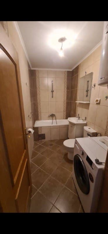 Просторная квартира в Тивате за 900 EUR в месяц - 100м2 с 2 санузлами и паркингом