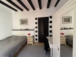 Сдам светлую комнату в Барселоне с двуспальной кроватью за 650 EUR/месяц
