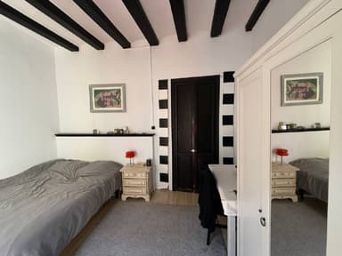 Сдам светлую комнату в Барселоне с двуспальной кроватью за 650 EUR/месяц