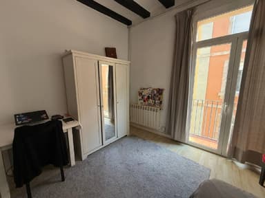 Сдам светлую комнату в Барселоне с двуспальной кроватью за 650 EUR/месяц