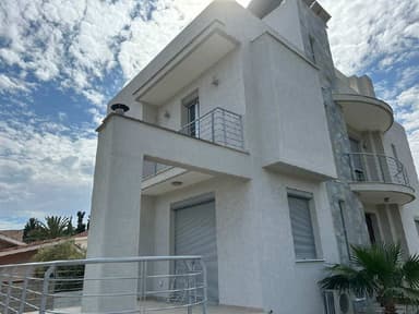 Аренда квартиры в Лимассоле напротив отеля Saint Raphael за 2000 в месяц